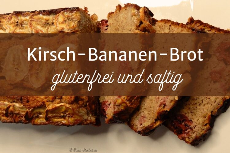 Ein aufgeschnittenes Kirsch-Bananan-Brot
