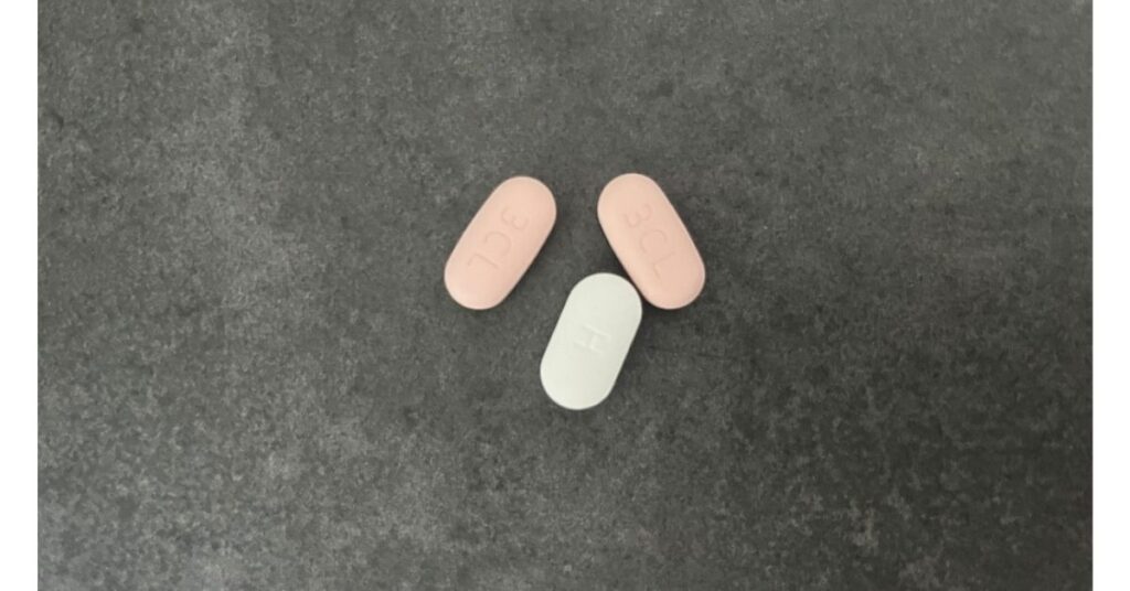 Eine Dosis Paxlovid besteht aus drei Tabletten